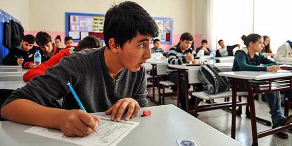 �l ortalamas�n�n alt�nda kalan okullar mercek alt�nda