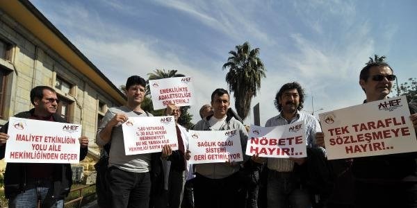 Aile hekimleri zorunlu nöbet sistemini protesto etti
