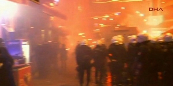 Polis, 'Gezi Parkı'nı kapattı!