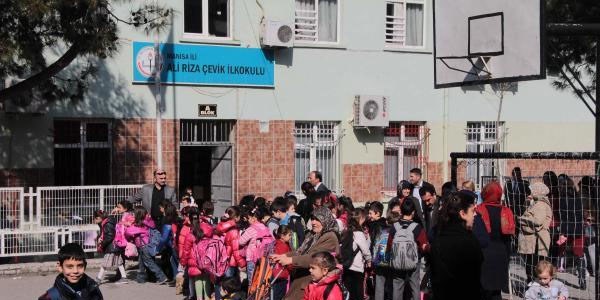 Öğretmen, 4 öğrencisine cinsel taciz iddiasından tutuklandı