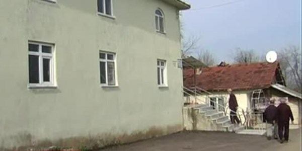 Miras kavgası camiyi satılığa çıkardı