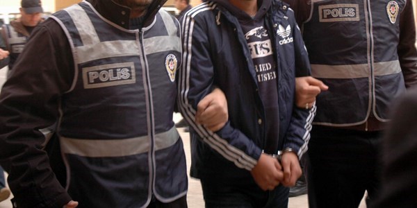 Öğretmenine kızdı bilgisayarını çaldı