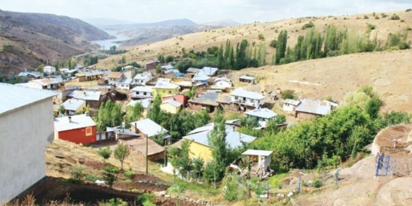 Hakkari'de k�y muhtar� ka��r�ld�