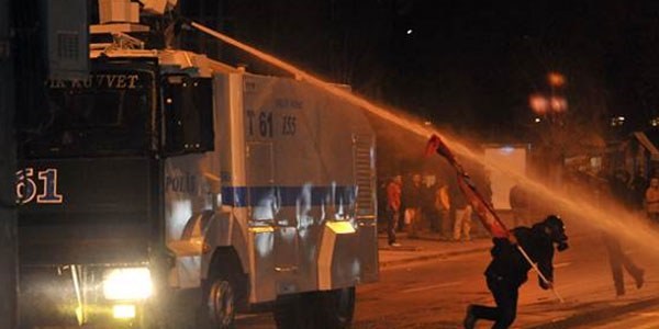 Ankara ve �stanbul'da polis m�dahalesi