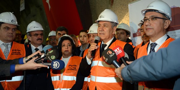 Türkiye'nin en uzun otoyol tüneli ışığı gördü