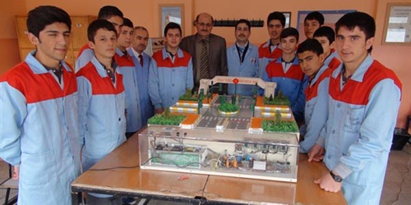 Öğrencilerin geliştirdiği proje ile kırmızı ışık kazaları sona erecek