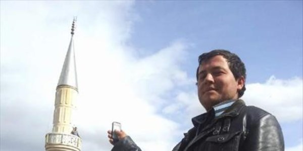 'Alo' demek için minareye çıkıyorlar