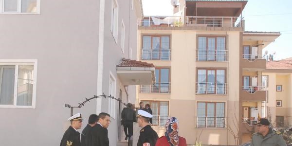 Genç teğmen evinde intihar etti
