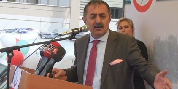 Bakan Yardımcısı: Arkadaşım sesini keser misin?/ Video