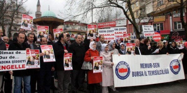 Kadın öğretmenler şiddeti protesto etti