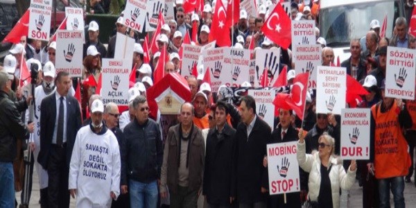 Ölüm orucunda 4 emekli astsubay hastanelik oldu