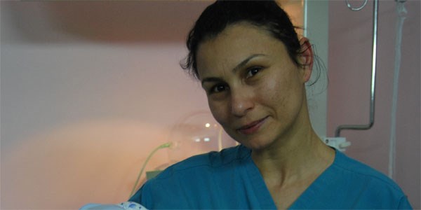 Otomobilin çarptığı hemşire hayatını kaybetti