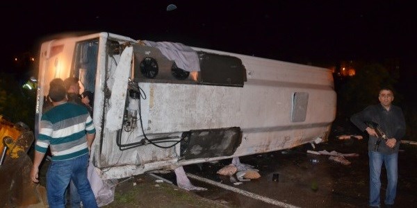 Polis otobüsü devrildi: 3 şehit, 22 yaralı
