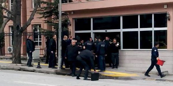 Yargıtay binası önünde intihar girişimi/ Video