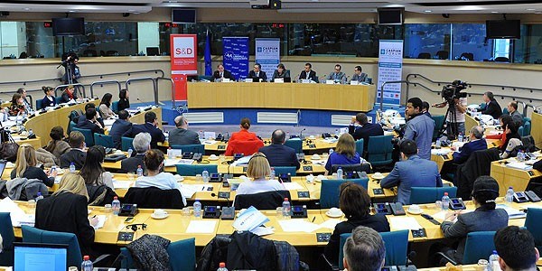 AP 2013 y�l� T�rkiye �lerleme Raporu'nu tart��t�