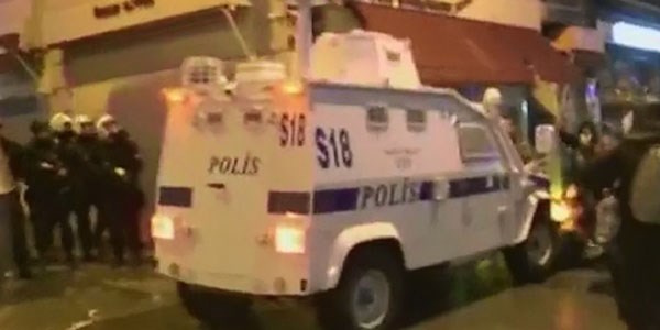 TOMA'nın çarptığı iki kişi yaralandı/ Video