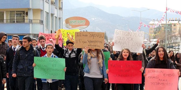 Tunceli Polisi: Canlar yerine camlar kırılsın