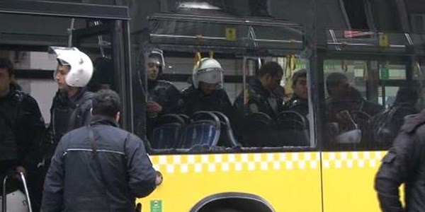 Şişli'de polise taşlı saldırı