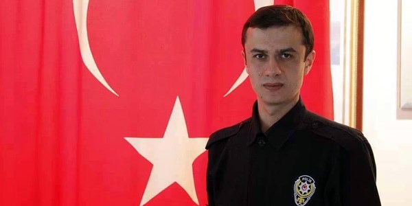 Gösterilerde kalp krizi geçiren polis, şehit oldu