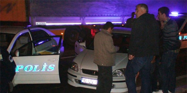 Hız cezası yemek istemeyen polisin ilginç yöntemi