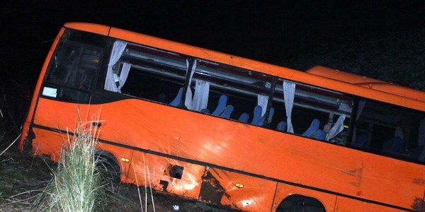 Sendikacıları taşıyan minibüs şarampole yuvarlandı