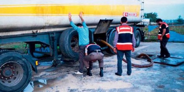 Ka�ak akaryak�ta 'uydu' takibi