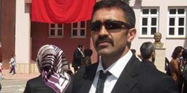 Öğretmeni öldürüp, kendi eşini yaraladı