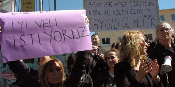 ��retmenlerden �iddete kar�� eylem