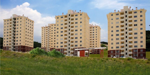 Konut çakıldı, otomobil durdu!