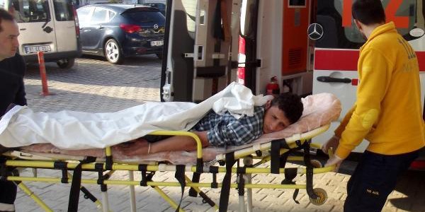 Liselilerin b��akl� kavgas�: 1 �l�, 1 yaral�