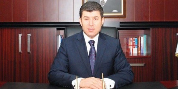 Görevden alınan müdür koltuğu bırakmıyor