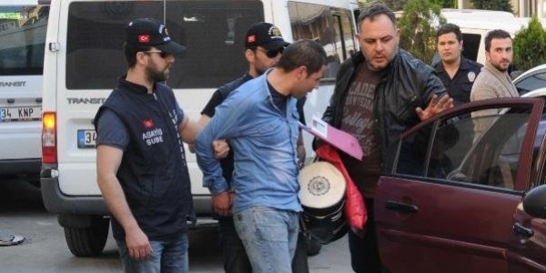 Resmi kıyafetli sahte polis yakalandı