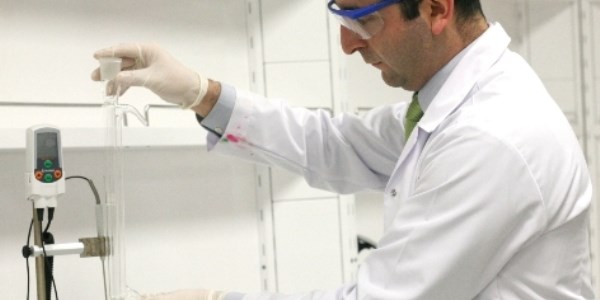 Öğrencilerden çamaşır makinesi temizliği için doğal tablet