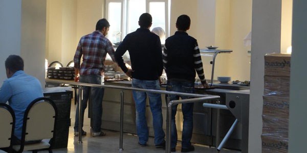 KYK'ya ait yurtların yemek saatinde düzenleme