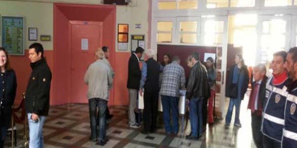 Seçmen akıllı telefonun oyununa geldi