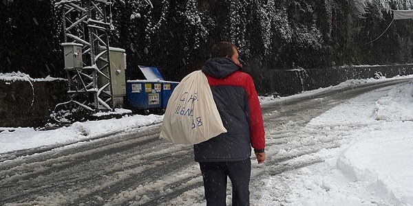 Sandıklar ulaştırılamayınca oy kullanamadılar