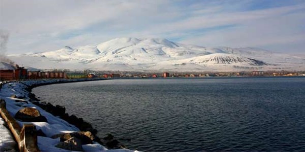 Doğuda, en önemli ilçe Ak Parti'ye geçti