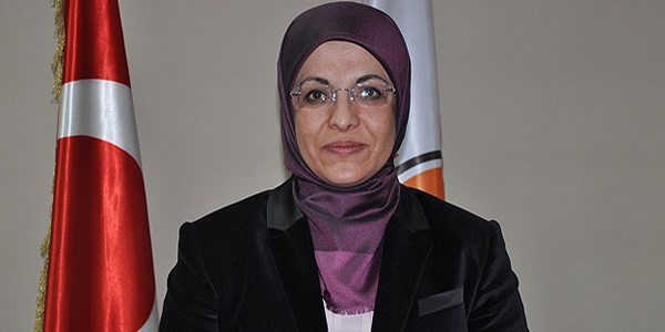 İlk başörtülü başkan: İlkleri gerçekleştirme sorumluluğum var
