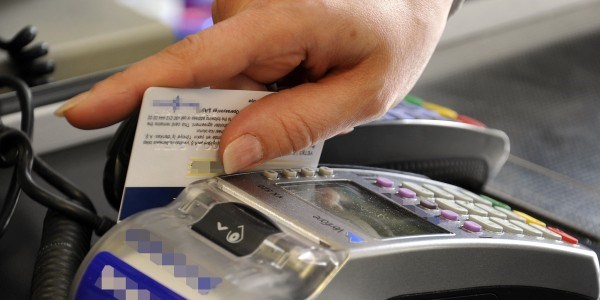 Taksitli harcamada azal�� 8 milyar liray� buldu