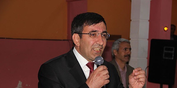 Yılmaz: Faizlerin düşmesinden yanayız