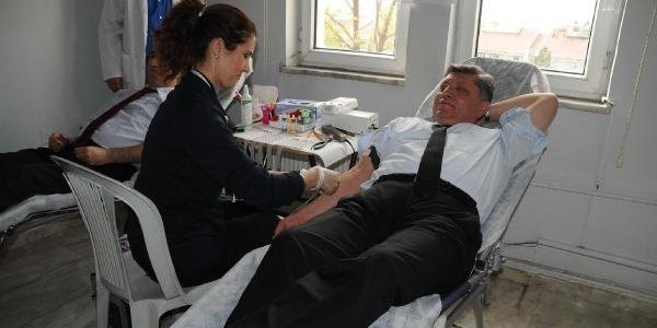 Emniyet Müdürü kan verirken sedye kırıldı!