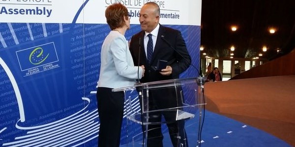 Bakan �avu�o�lu'na b�y�k onur