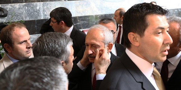 Kılıçdaroğlu'na yumruklu saldırı