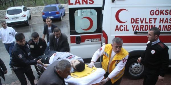 �niversitelilerin b��akl� kavgas�: 6 yaral�