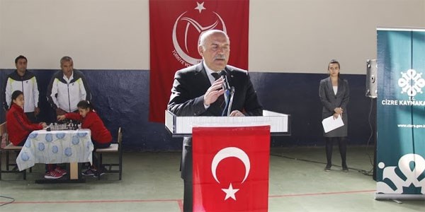 Vali �pek: PKK 3 vatanda��m�z� ka��rd�