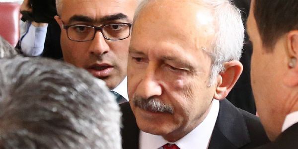 Seçilmiş yumruğun arkasında kim var?