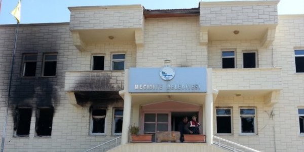 Belediye Başkanının makamı yandı, evraklar kül oldu