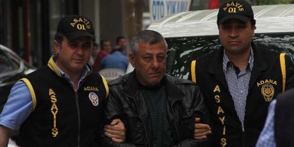 Eşini öldüren emekli polis, 'batak' oynarken yakalandı