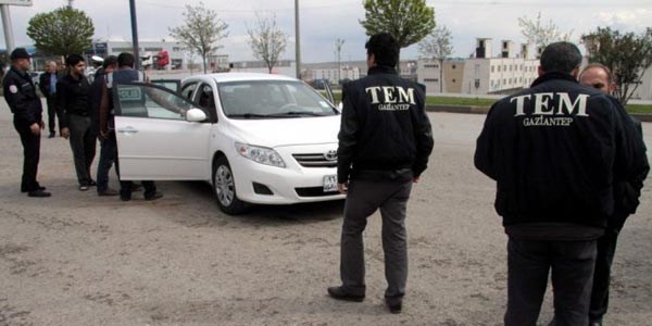 Bomba bulunan Suriye plakalı otomobil polise takıldı/ Video