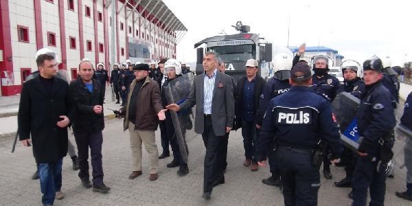 Kafkas Üniversitesi'nde olay: 2 ağır yaralı